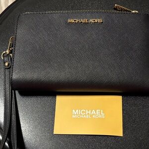 Michael Kors Black Wallet  Gold Accents Jet Set Travel Lg Double Zip Wristlet